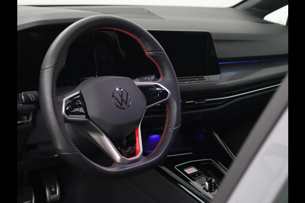 Volkswagen Golf 2.0 TSI GTI | Carplay | Sfeerverlichting | LED Plus | Sportstoelen | Parkeerhulp | Cruise control | Digital Cockpit | Climate control Volkswagen Golf 2.0 TSI GTI | Carplay | Sfeerverlichting | LED Plus | Sportstoelen | Parkeerhulp | Cruise control | Digital Cockpit | Climate control