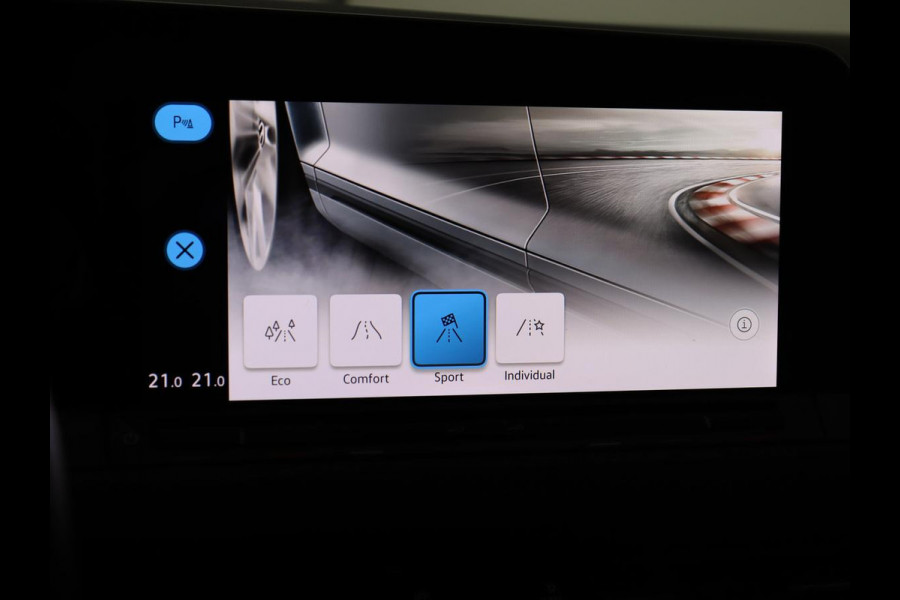 Volkswagen Golf 2.0 TSI GTI | Carplay | Sfeerverlichting | LED Plus | Sportstoelen | Parkeerhulp | Cruise control | Digital Cockpit | Climate control Volkswagen Golf 2.0 TSI GTI | Carplay | Sfeerverlichting | LED Plus | Sportstoelen | Parkeerhulp | Cruise control | Digital Cockpit | Climate control