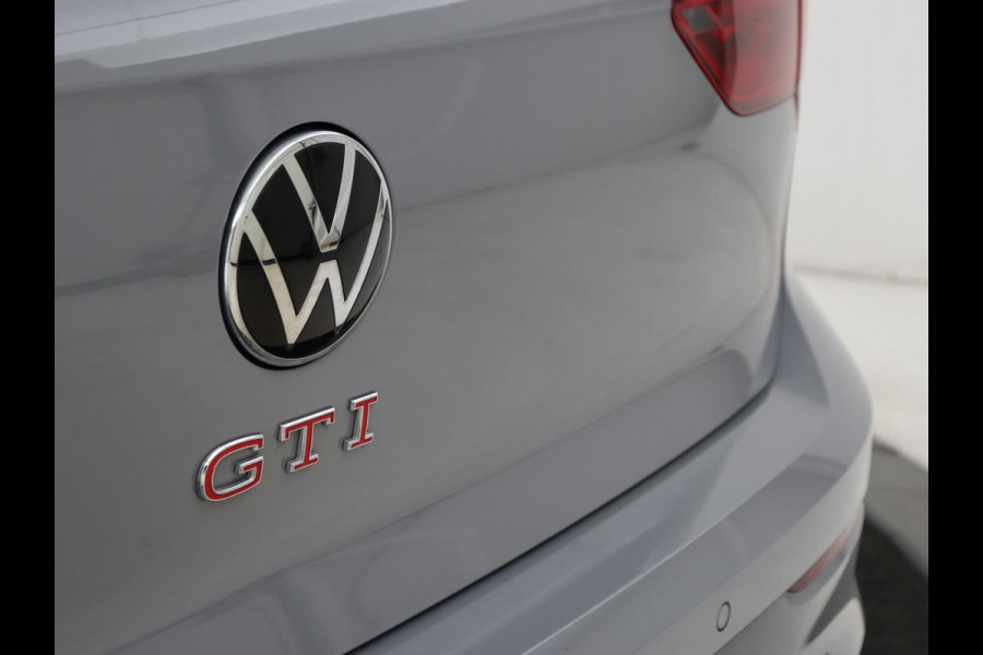 Volkswagen Golf 2.0 TSI GTI | Carplay | Sfeerverlichting | LED Plus | Sportstoelen | Parkeerhulp | Cruise control | Digital Cockpit | Climate control Volkswagen Golf 2.0 TSI GTI | Carplay | Sfeerverlichting | LED Plus | Sportstoelen | Parkeerhulp | Cruise control | Digital Cockpit | Climate control