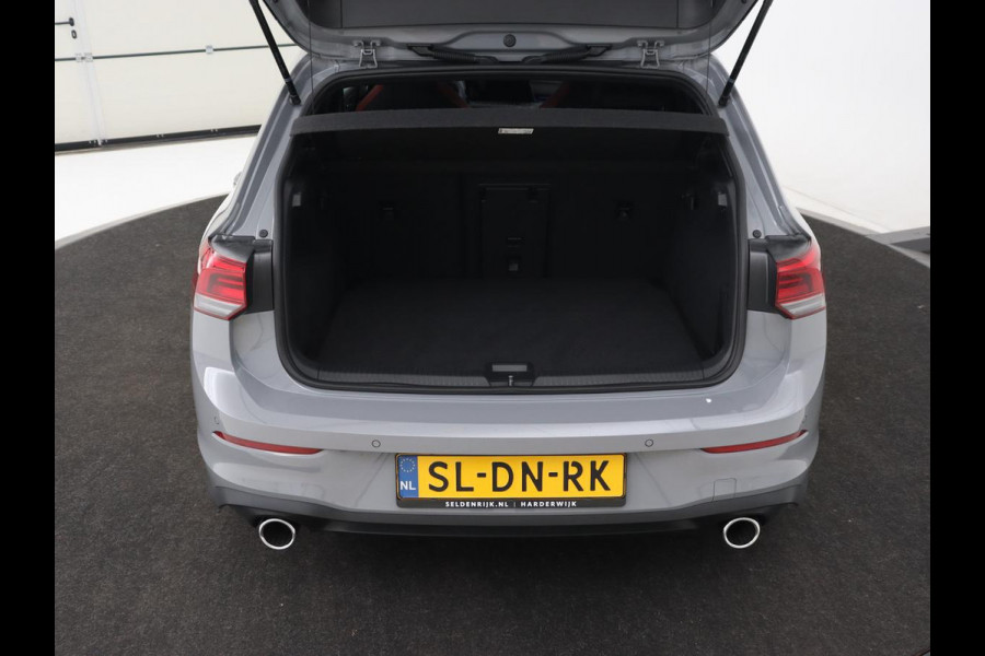Volkswagen Golf 2.0 TSI GTI | Carplay | Sfeerverlichting | LED Plus | Sportstoelen | Parkeerhulp | Cruise control | Digital Cockpit | Climate control Volkswagen Golf 2.0 TSI GTI | Carplay | Sfeerverlichting | LED Plus | Sportstoelen | Parkeerhulp | Cruise control | Digital Cockpit | Climate control