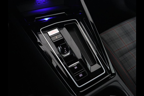 Volkswagen Golf 2.0 TSI GTI | Carplay | Sfeerverlichting | LED Plus | Sportstoelen | Parkeerhulp | Cruise control | Digital Cockpit | Climate control Volkswagen Golf 2.0 TSI GTI | Carplay | Sfeerverlichting | LED Plus | Sportstoelen | Parkeerhulp | Cruise control | Digital Cockpit | Climate control