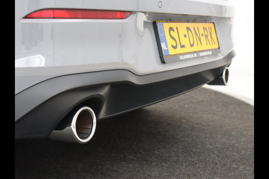 Volkswagen Golf 2.0 TSI GTI | Carplay | Sfeerverlichting | LED Plus | Sportstoelen | Parkeerhulp | Cruise control | Digital Cockpit | Climate control Volkswagen Golf 2.0 TSI GTI | Carplay | Sfeerverlichting | LED Plus | Sportstoelen | Parkeerhulp | Cruise control | Digital Cockpit | Climate control