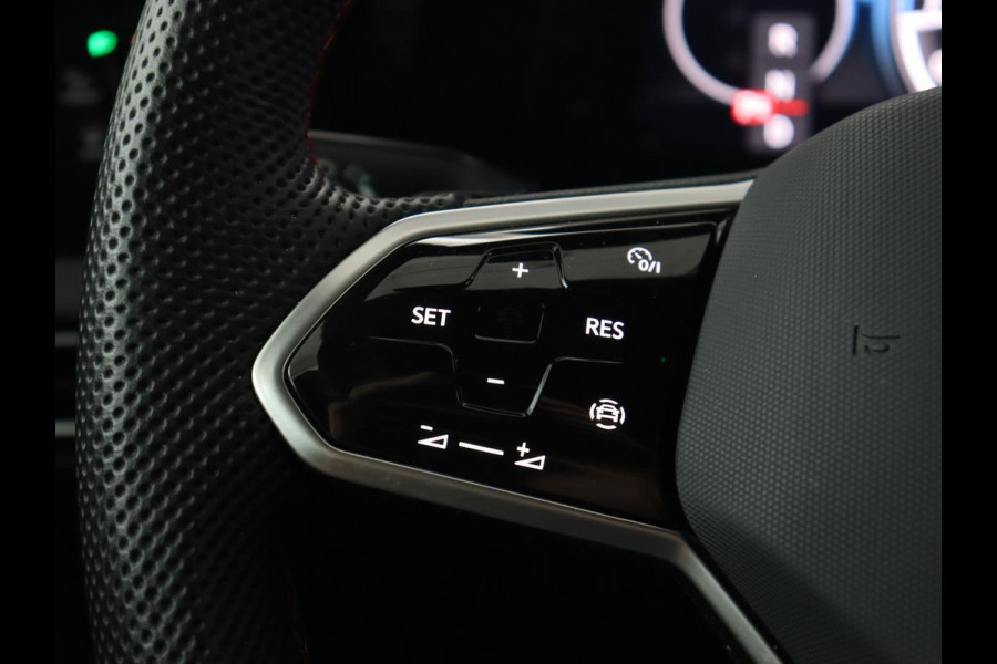 Volkswagen Golf 2.0 TSI GTI | Carplay | Sfeerverlichting | LED Plus | Sportstoelen | Parkeerhulp | Cruise control | Digital Cockpit | Climate control Volkswagen Golf 2.0 TSI GTI | Carplay | Sfeerverlichting | LED Plus | Sportstoelen | Parkeerhulp | Cruise control | Digital Cockpit | Climate control