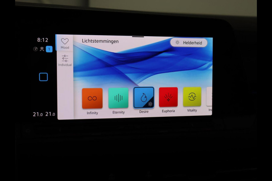 Volkswagen Golf 2.0 TSI GTI | Carplay | Sfeerverlichting | LED Plus | Sportstoelen | Parkeerhulp | Cruise control | Digital Cockpit | Climate control Volkswagen Golf 2.0 TSI GTI | Carplay | Sfeerverlichting | LED Plus | Sportstoelen | Parkeerhulp | Cruise control | Digital Cockpit | Climate control