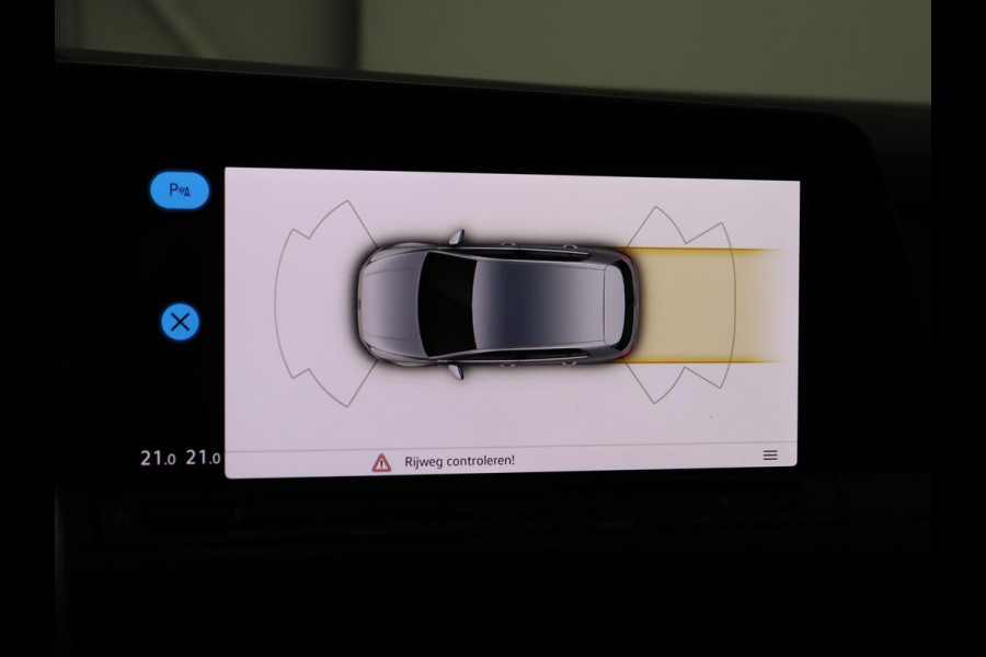 Volkswagen Golf 2.0 TSI GTI | Carplay | Sfeerverlichting | LED Plus | Sportstoelen | Parkeerhulp | Cruise control | Digital Cockpit | Climate control Volkswagen Golf 2.0 TSI GTI | Carplay | Sfeerverlichting | LED Plus | Sportstoelen | Parkeerhulp | Cruise control | Digital Cockpit | Climate control