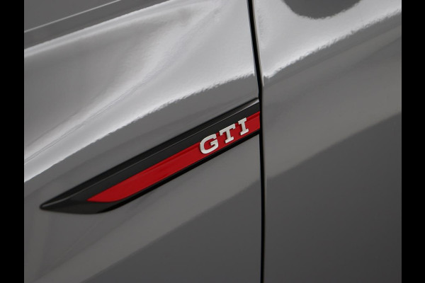 Volkswagen Golf 2.0 TSI GTI | Carplay | Sfeerverlichting | LED Plus | Sportstoelen | Parkeerhulp | Cruise control | Digital Cockpit | Climate control Volkswagen Golf 2.0 TSI GTI | Carplay | Sfeerverlichting | LED Plus | Sportstoelen | Parkeerhulp | Cruise control | Digital Cockpit | Climate control