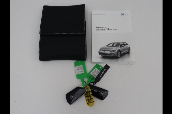 Volkswagen Golf 2.0 TSI GTI | Carplay | Sfeerverlichting | LED Plus | Sportstoelen | Parkeerhulp | Cruise control | Digital Cockpit | Climate control Volkswagen Golf 2.0 TSI GTI | Carplay | Sfeerverlichting | LED Plus | Sportstoelen | Parkeerhulp | Cruise control | Digital Cockpit | Climate control