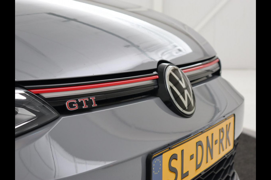 Volkswagen Golf 2.0 TSI GTI | Carplay | Sfeerverlichting | LED Plus | Sportstoelen | Parkeerhulp | Cruise control | Digital Cockpit | Climate control Volkswagen Golf 2.0 TSI GTI | Carplay | Sfeerverlichting | LED Plus | Sportstoelen | Parkeerhulp | Cruise control | Digital Cockpit | Climate control