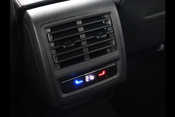 Volkswagen Golf 2.0 TSI GTI | Carplay | Sfeerverlichting | LED Plus | Sportstoelen | Parkeerhulp | Cruise control | Digital Cockpit | Climate control Volkswagen Golf 2.0 TSI GTI | Carplay | Sfeerverlichting | LED Plus | Sportstoelen | Parkeerhulp | Cruise control | Digital Cockpit | Climate control