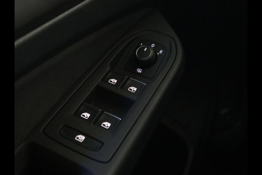 Volkswagen Golf 2.0 TSI GTI | Carplay | Sfeerverlichting | LED Plus | Sportstoelen | Parkeerhulp | Cruise control | Digital Cockpit | Climate control Volkswagen Golf 2.0 TSI GTI | Carplay | Sfeerverlichting | LED Plus | Sportstoelen | Parkeerhulp | Cruise control | Digital Cockpit | Climate control