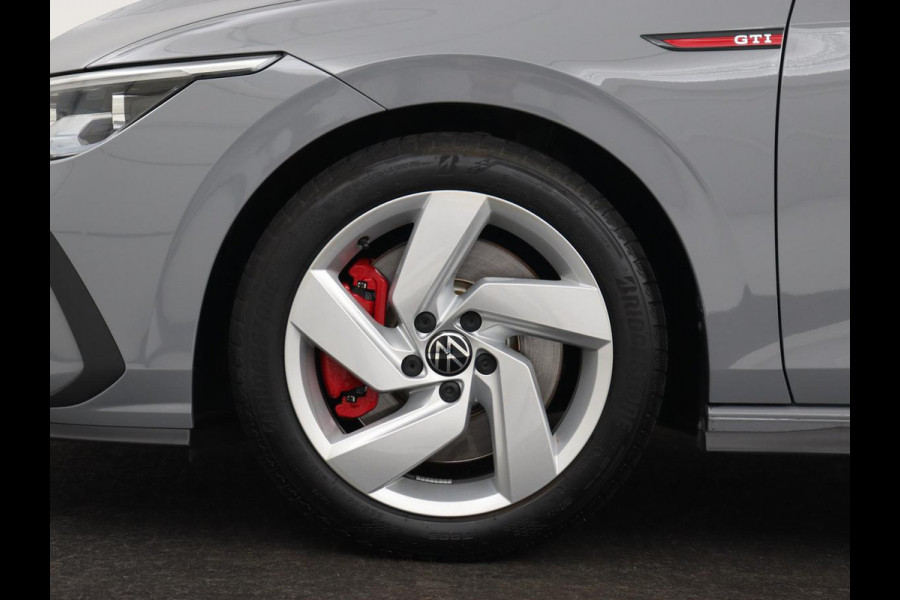 Volkswagen Golf 2.0 TSI GTI | Carplay | Sfeerverlichting | LED Plus | Sportstoelen | Parkeerhulp | Cruise control | Digital Cockpit | Climate control Volkswagen Golf 2.0 TSI GTI | Carplay | Sfeerverlichting | LED Plus | Sportstoelen | Parkeerhulp | Cruise control | Digital Cockpit | Climate control