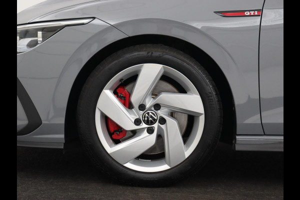 Volkswagen Golf 2.0 TSI GTI | Carplay | Sfeerverlichting | LED Plus | Sportstoelen | Parkeerhulp | Cruise control | Digital Cockpit | Climate control Volkswagen Golf 2.0 TSI GTI | Carplay | Sfeerverlichting | LED Plus | Sportstoelen | Parkeerhulp | Cruise control | Digital Cockpit | Climate control