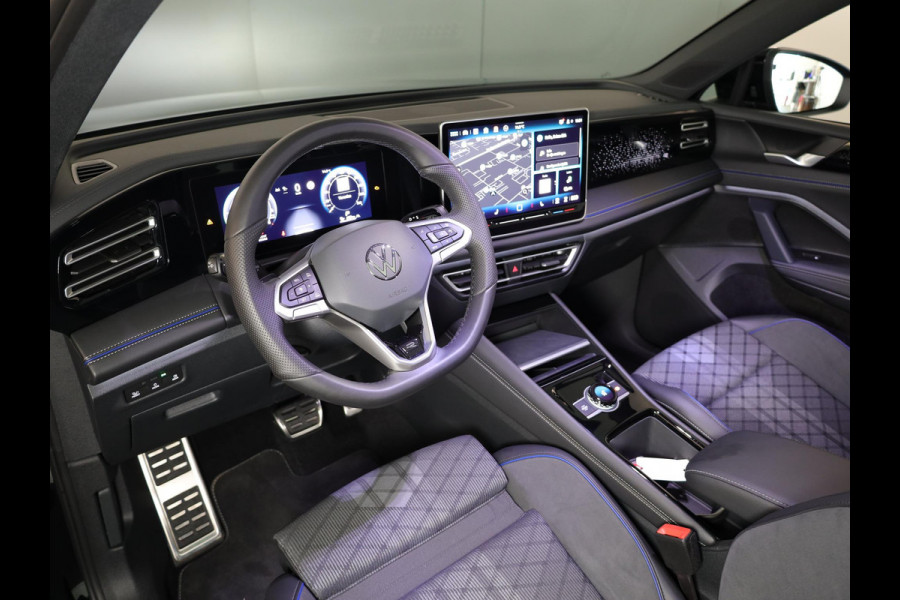 Volkswagen Tiguan 1.5 eHybrid R-Line Edition 272 PK PHEV | Verlengde garantie | Panorama dak | Trekhaak | Black Style | Matrix koplampen |  Assistance pakket plus |