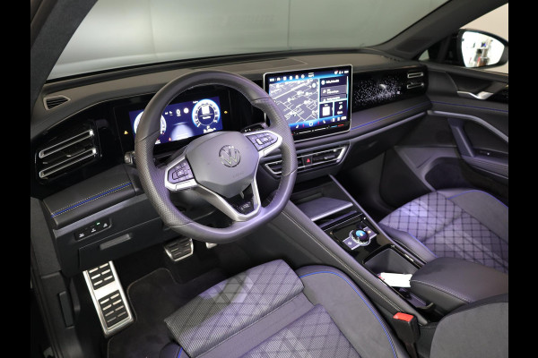 Volkswagen Tiguan 1.5 eHybrid R-Line Edition 272 PK PHEV | Verlengde garantie | Panorama dak | Trekhaak | Black Style | Matrix koplampen |  Assistance pakket plus |