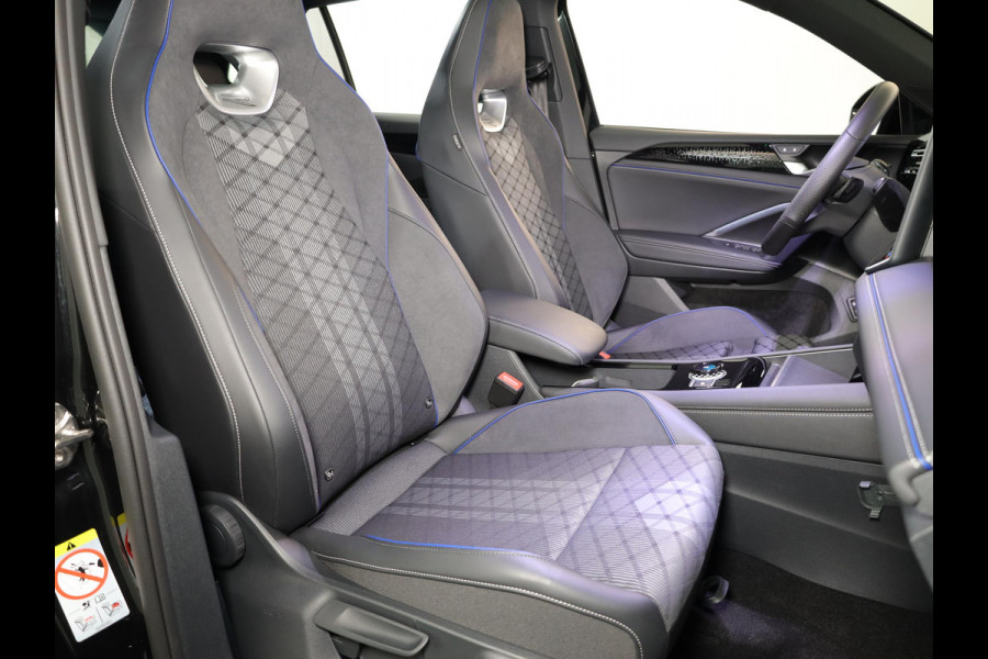 Volkswagen Tiguan 1.5 eHybrid R-Line Edition 272 PK PHEV | Verlengde garantie | Panorama dak | Trekhaak | Black Style | Matrix koplampen |  Assistance pakket plus |