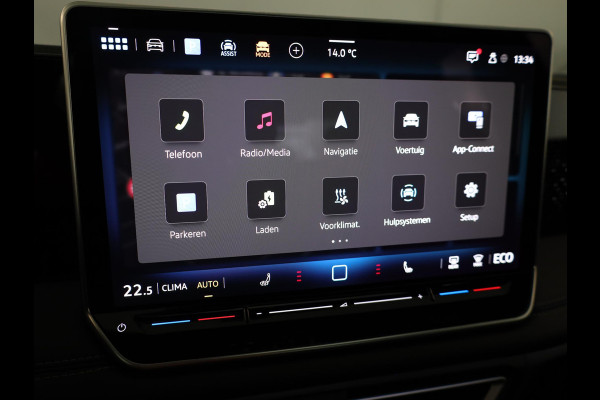 Volkswagen Tiguan 1.5 eHybrid R-Line Edition 272 PK PHEV | Verlengde garantie | Panorama dak | Trekhaak | Black Style | Matrix koplampen |  Assistance pakket plus |