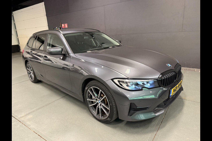 BMW 3 Serie Touring 330e High Executive V-COCKPIT/NAVI/DAB/CARPLAY/M-STOELEN/CAM/ECC/PDC/A-CRUISE///