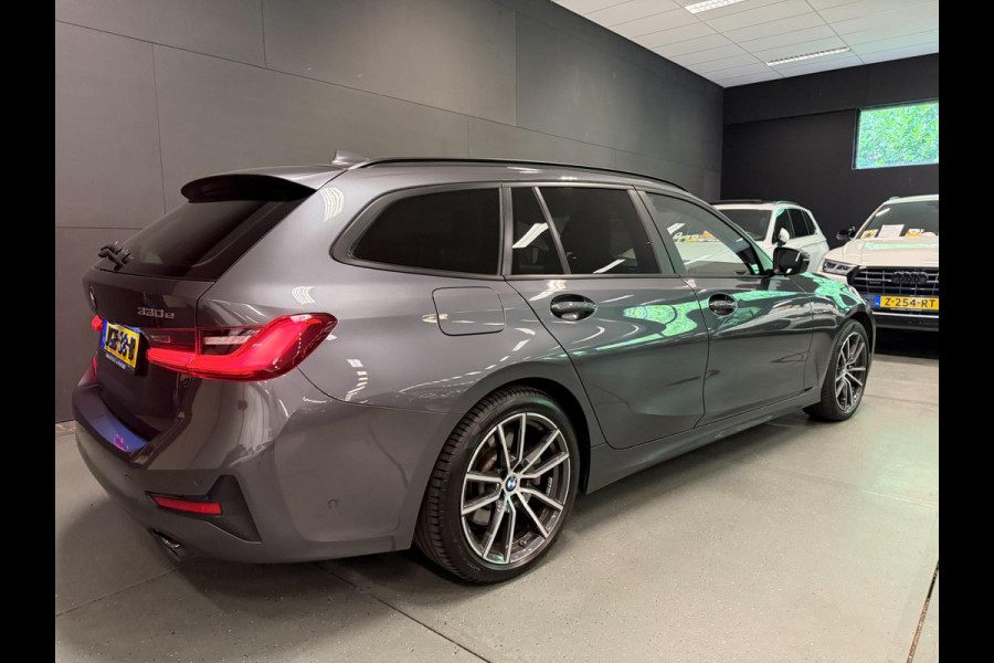 BMW 3 Serie Touring 330e High Executive V-COCKPIT/NAVI/DAB/CARPLAY/M-STOELEN/CAM/ECC/PDC/A-CRUISE///