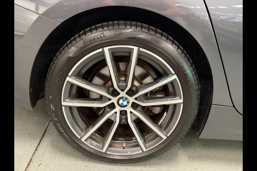 BMW 3 Serie Touring 330e High Executive V-COCKPIT/NAVI/DAB/CARPLAY/M-STOELEN/CAM/ECC/PDC/A-CRUISE///