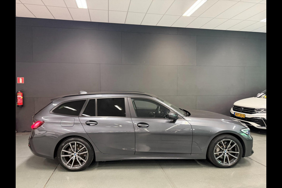 BMW 3 Serie Touring 330e High Executive V-COCKPIT/NAVI/DAB/CARPLAY/M-STOELEN/CAM/ECC/PDC/A-CRUISE///