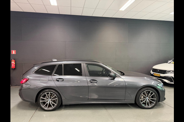 BMW 3 Serie Touring 330e High Executive V-COCKPIT/NAVI/DAB/CARPLAY/M-STOELEN/CAM/ECC/PDC/A-CRUISE///