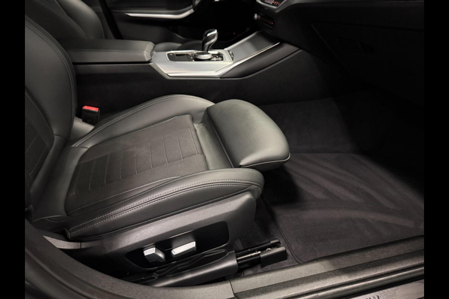 BMW 3 Serie Touring 330e High Executive V-COCKPIT/NAVI/DAB/CARPLAY/M-STOELEN/CAM/ECC/PDC/A-CRUISE///