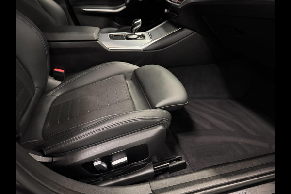 BMW 3 Serie Touring 330e High Executive V-COCKPIT/NAVI/DAB/CARPLAY/M-STOELEN/CAM/ECC/PDC/A-CRUISE///