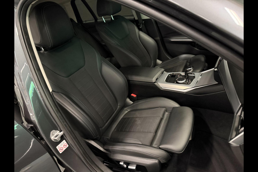 BMW 3 Serie Touring 330e High Executive V-COCKPIT/NAVI/DAB/CARPLAY/M-STOELEN/CAM/ECC/PDC/A-CRUISE///