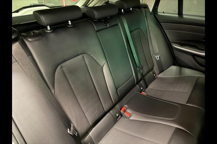 BMW 3 Serie Touring 330e High Executive V-COCKPIT/NAVI/DAB/CARPLAY/M-STOELEN/CAM/ECC/PDC/A-CRUISE///