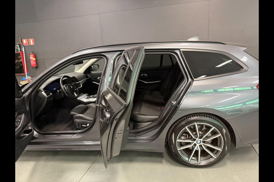 BMW 3 Serie Touring 330e High Executive V-COCKPIT/NAVI/DAB/CARPLAY/M-STOELEN/CAM/ECC/PDC/A-CRUISE///