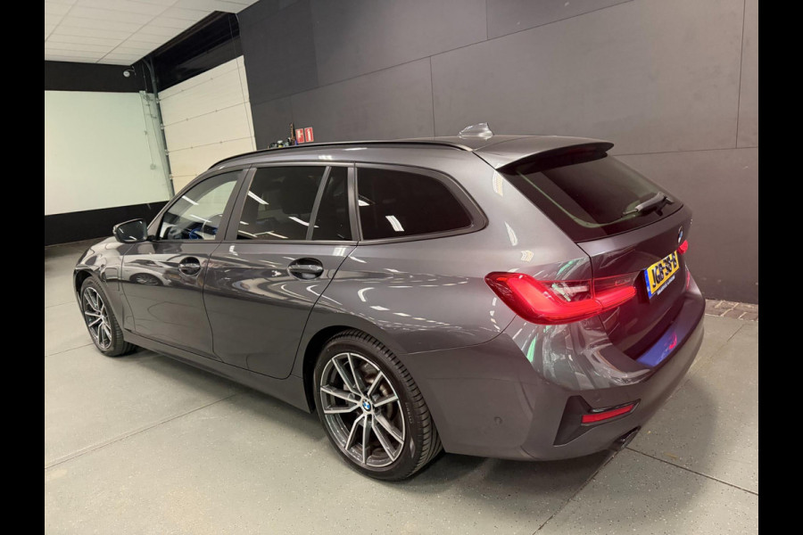 BMW 3 Serie Touring 330e High Executive V-COCKPIT/NAVI/DAB/CARPLAY/M-STOELEN/CAM/ECC/PDC/A-CRUISE///