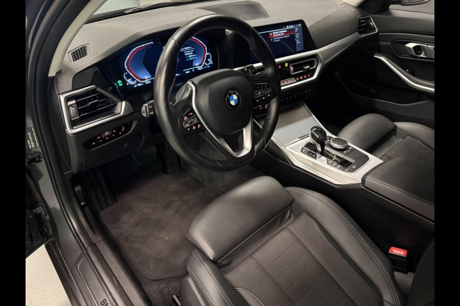 BMW 3 Serie Touring 330e High Executive V-COCKPIT/NAVI/DAB/CARPLAY/M-STOELEN/CAM/ECC/PDC/A-CRUISE///