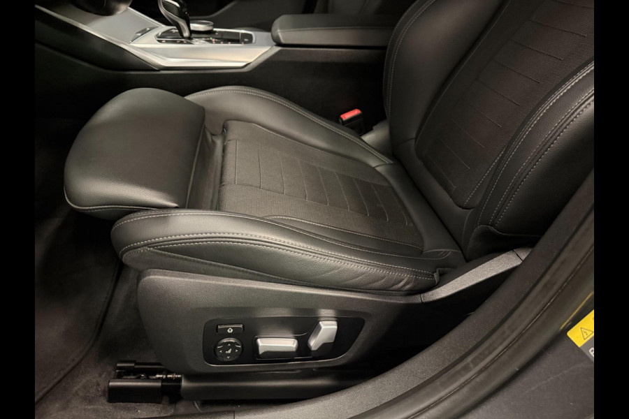 BMW 3 Serie Touring 330e High Executive V-COCKPIT/NAVI/DAB/CARPLAY/M-STOELEN/CAM/ECC/PDC/A-CRUISE///