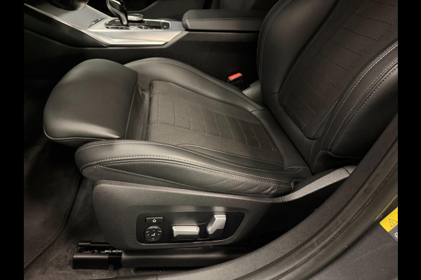 BMW 3 Serie Touring 330e High Executive V-COCKPIT/NAVI/DAB/CARPLAY/M-STOELEN/CAM/ECC/PDC/A-CRUISE///