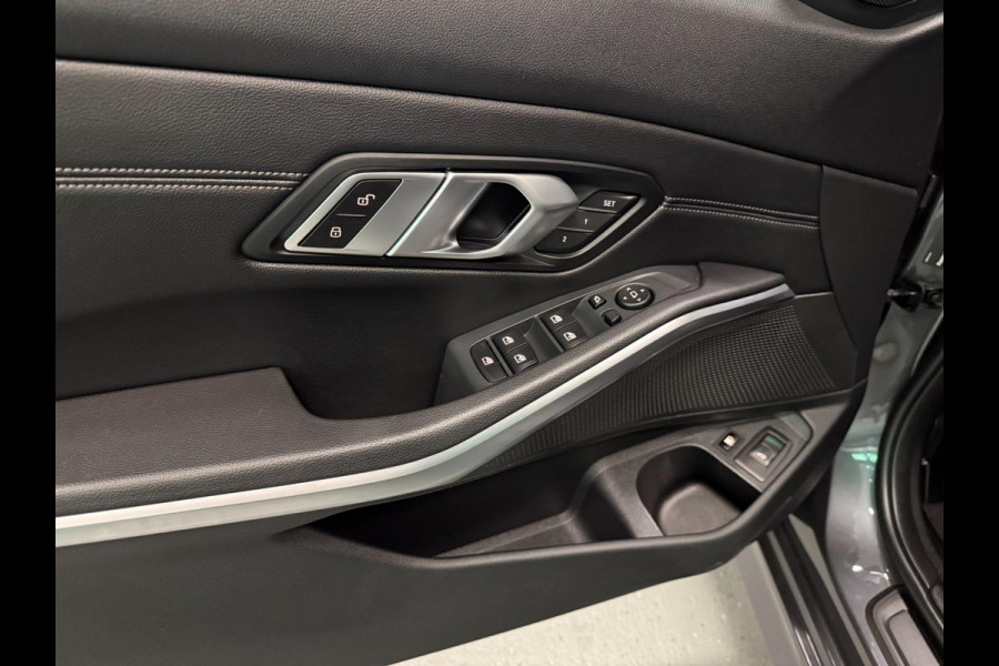 BMW 3 Serie Touring 330e High Executive V-COCKPIT/NAVI/DAB/CARPLAY/M-STOELEN/CAM/ECC/PDC/A-CRUISE///