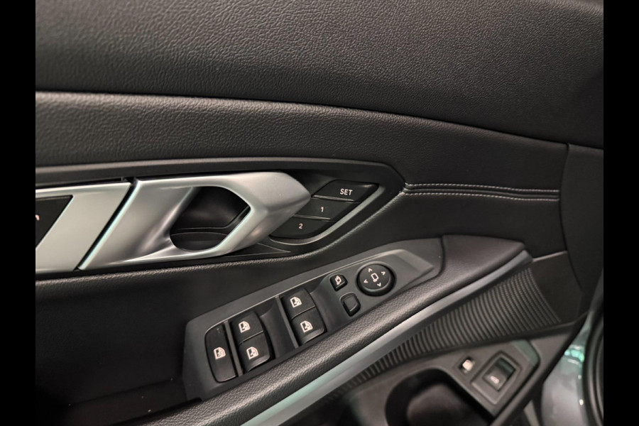 BMW 3 Serie Touring 330e High Executive V-COCKPIT/NAVI/DAB/CARPLAY/M-STOELEN/CAM/ECC/PDC/A-CRUISE///
