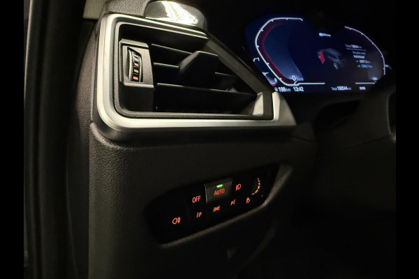 BMW 3 Serie Touring 330e High Executive V-COCKPIT/NAVI/DAB/CARPLAY/M-STOELEN/CAM/ECC/PDC/A-CRUISE///