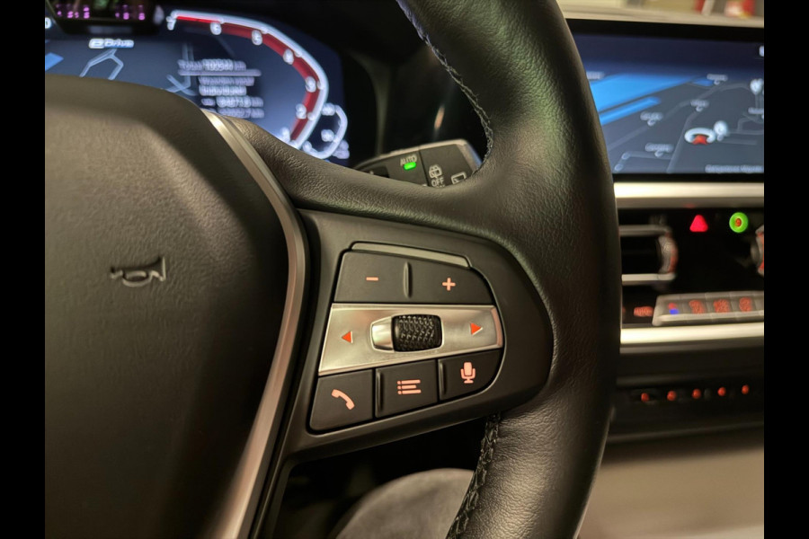 BMW 3 Serie Touring 330e High Executive V-COCKPIT/NAVI/DAB/CARPLAY/M-STOELEN/CAM/ECC/PDC/A-CRUISE///