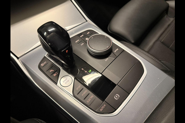 BMW 3 Serie Touring 330e High Executive V-COCKPIT/NAVI/DAB/CARPLAY/M-STOELEN/CAM/ECC/PDC/A-CRUISE///