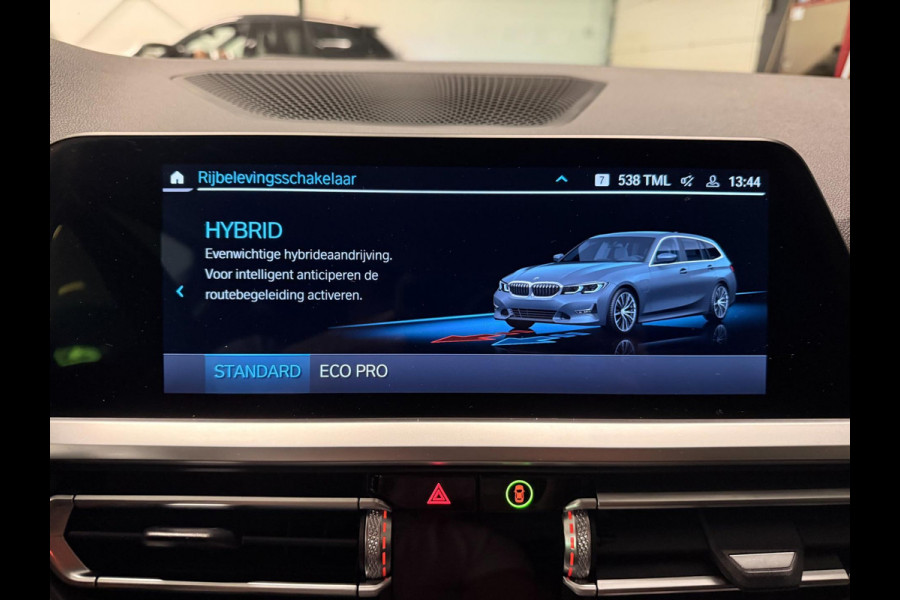 BMW 3 Serie Touring 330e High Executive V-COCKPIT/NAVI/DAB/CARPLAY/M-STOELEN/CAM/ECC/PDC/A-CRUISE///