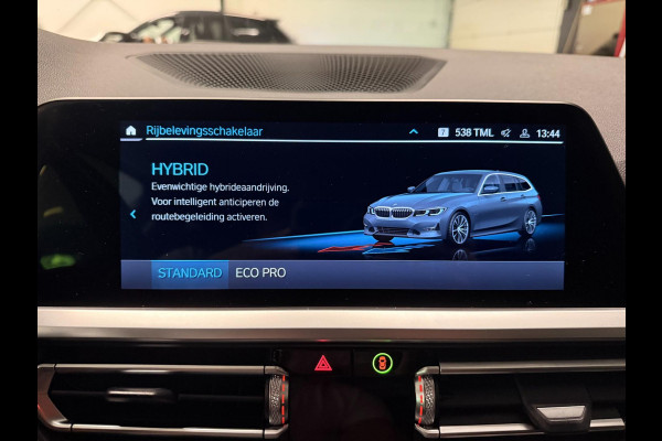 BMW 3 Serie Touring 330e High Executive V-COCKPIT/NAVI/DAB/CARPLAY/M-STOELEN/CAM/ECC/PDC/A-CRUISE///