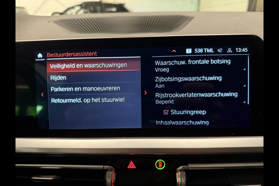 BMW 3 Serie Touring 330e High Executive V-COCKPIT/NAVI/DAB/CARPLAY/M-STOELEN/CAM/ECC/PDC/A-CRUISE///