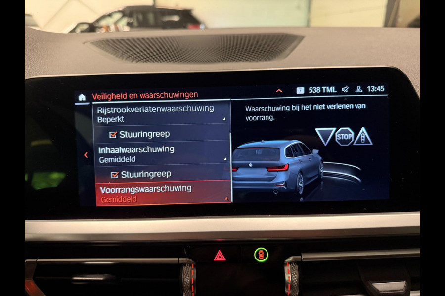 BMW 3 Serie Touring 330e High Executive V-COCKPIT/NAVI/DAB/CARPLAY/M-STOELEN/CAM/ECC/PDC/A-CRUISE///