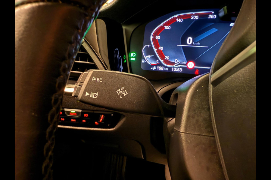 BMW 3 Serie Touring 330e High Executive V-COCKPIT/NAVI/DAB/CARPLAY/M-STOELEN/CAM/ECC/PDC/A-CRUISE///