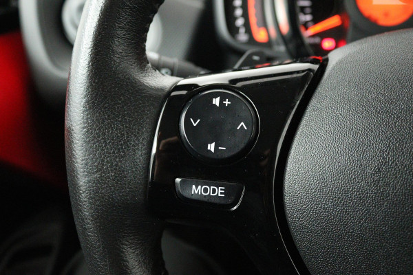Citroën C1 1.0 VTi Shine Automaat (NAVIGATIE CARPLAY, CAMERA, STUURBEDIENING, GOED ONDERHOUDEN)
