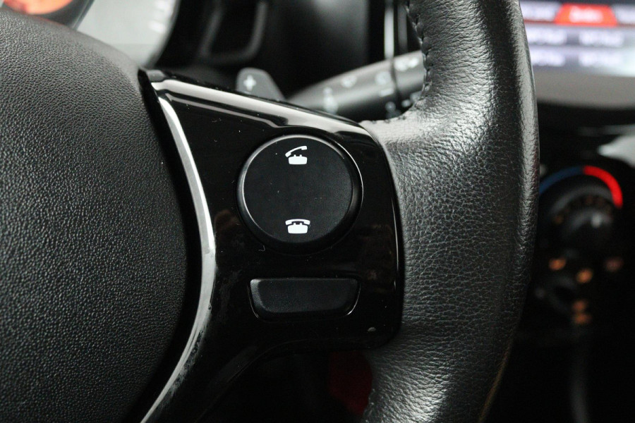 Citroën C1 1.0 VTi Shine Automaat (NAVIGATIE CARPLAY, CAMERA, STUURBEDIENING, GOED ONDERHOUDEN)