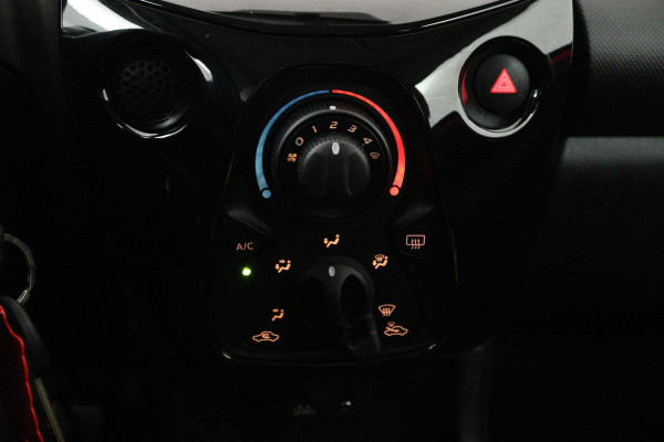 Citroën C1 1.0 VTi Shine Automaat (NAVIGATIE CARPLAY, CAMERA, STUURBEDIENING, GOED ONDERHOUDEN)