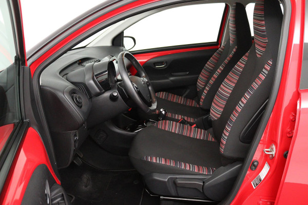 Citroën C1 1.0 VTi Shine Automaat (NAVIGATIE CARPLAY, CAMERA, STUURBEDIENING, GOED ONDERHOUDEN)
