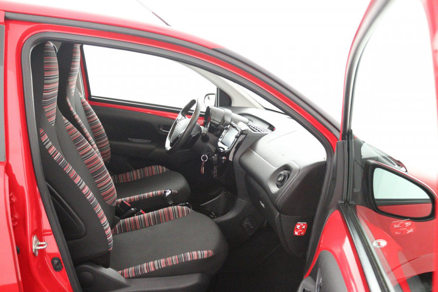 Citroën C1 1.0 VTi Shine Automaat (NAVIGATIE CARPLAY, CAMERA, STUURBEDIENING, GOED ONDERHOUDEN)