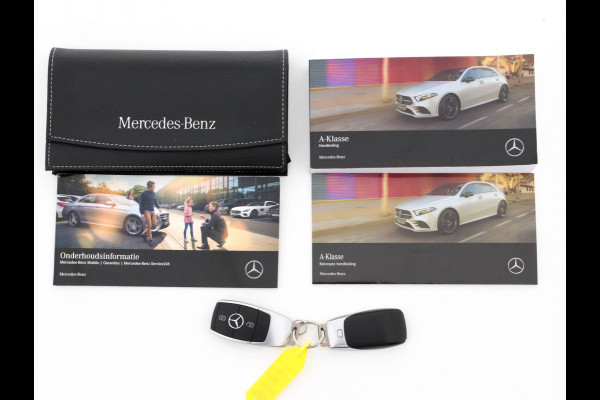 Mercedes-Benz A-Klasse 160 Business Solution (INCL-BTW) *WIDE-SCREEN-COCKPIT | FULL-LED | HEATED-SPORTSEATS | LEATHER-MICROFIBRE | NAVI-FULLMAP | CAMERA | ECC | PDC | CRUISE | CARPLAY | AMBIENT-LIGHT | PRIVACY-GLASS | 18"ALU*
